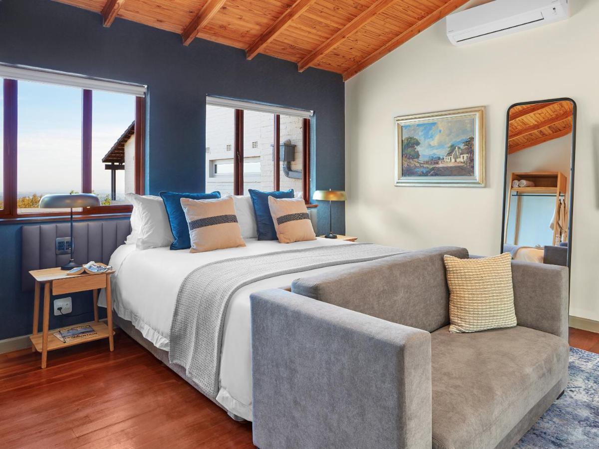The Cliffside Boutique Getaway Country house